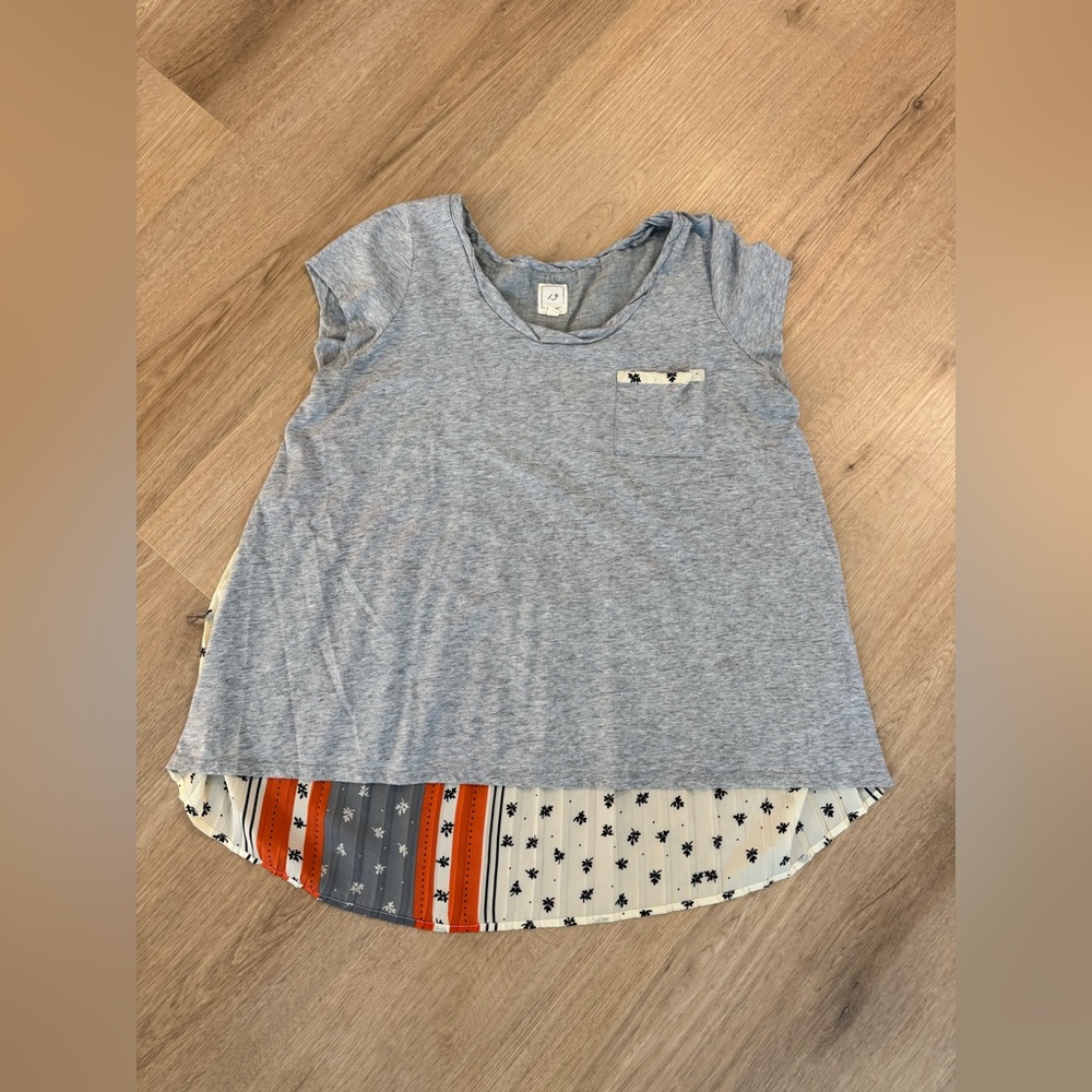 Anthropologie 1.9 pleat back Top Medium